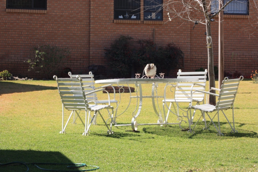 2 Bedroom Property for Sale in Langenhovenpark Free State